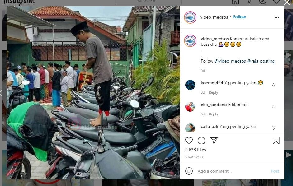 Salat di atas jok motor (IG/video_medsos)