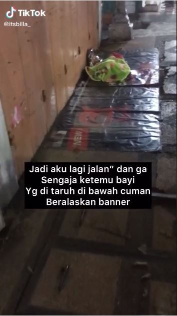 Bayi tidur di emperan toko (TikTok @itsbilla_)