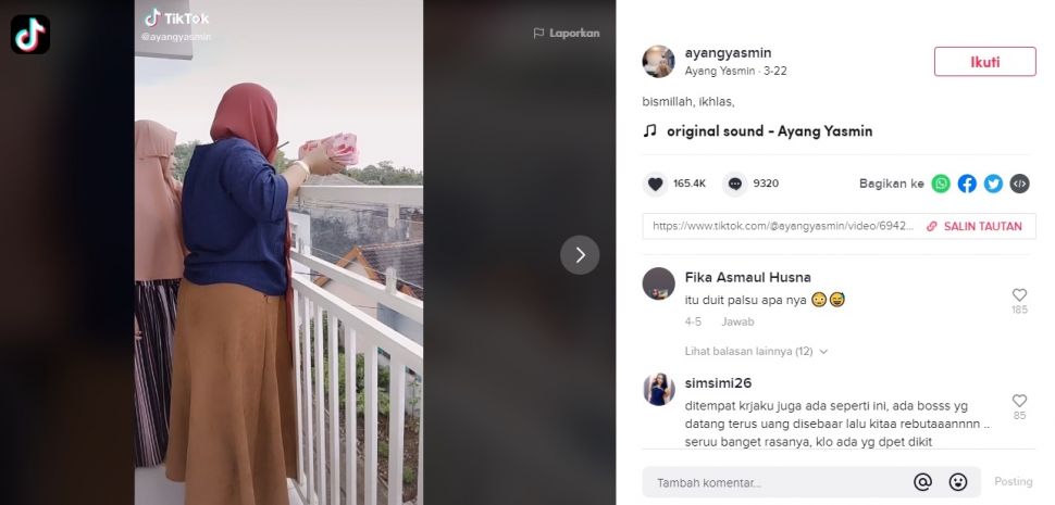 Viral Wanita Buang Uang Dari Balkon. (TikTok/@ayangyasmin)