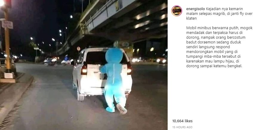 Avanza mogok didorong pengguna kostum Doraemon. (Instagram)