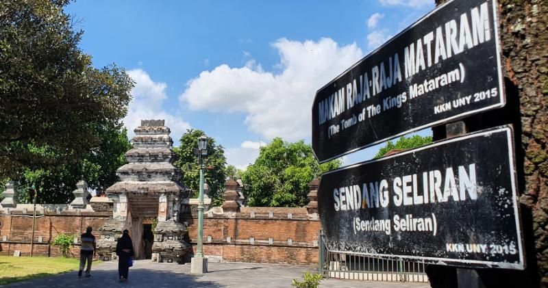 Kompleks bangunan Masjid Gedhe Mataram Kotagede, Sabtu (24/4/2021). [Hiskia Andika Weadcaksana / SuaraJogja.id]