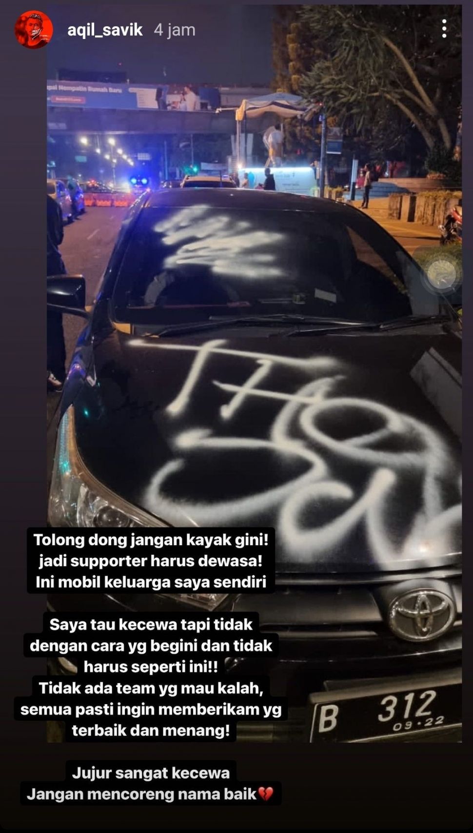 Mobil kakak pemain Persib dicoret oknum suporter (IG/aqil_savik)