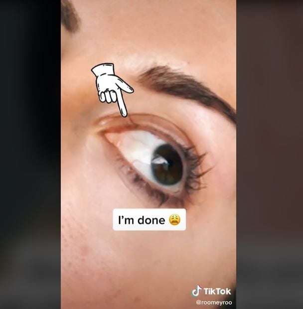 Viral Wanita Buru-Buru Makeup, Malah Apes Kehilangan Bulu Mata (tiktok.com/@toomuchroome)