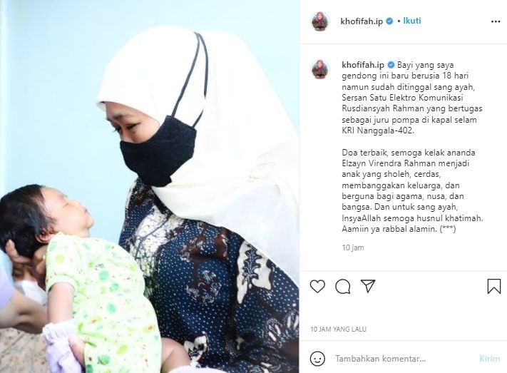 Khofifah gendong bayi 18 hari anak kru KRI Nanggala-402 (Instagram).