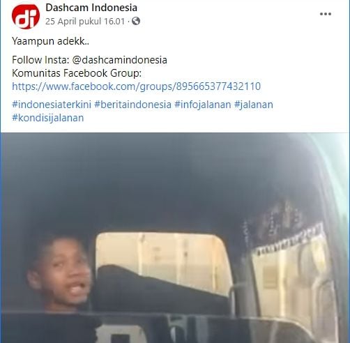 Bocah 12 tahun nyetir truk kontainer. (Facebook Dashcam Indonesia)