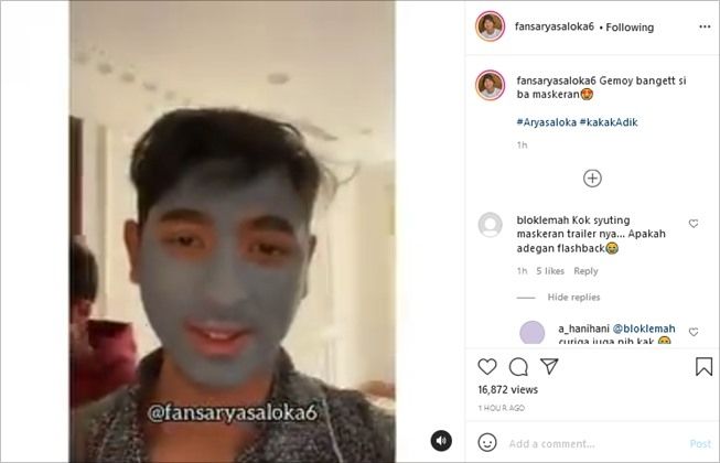 Momen Arya Saloka perawatan pakai masker di lokasi syuting. (Instagram/@fansaryasaloka6)