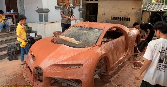 Bugatti Chiron dibuat pakai tanah liat. (Youtube/NHET TV)