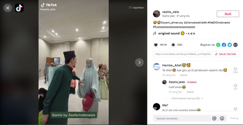 Ustadz Syam gandeng tangan istri usai salat di masjid (TikTok).