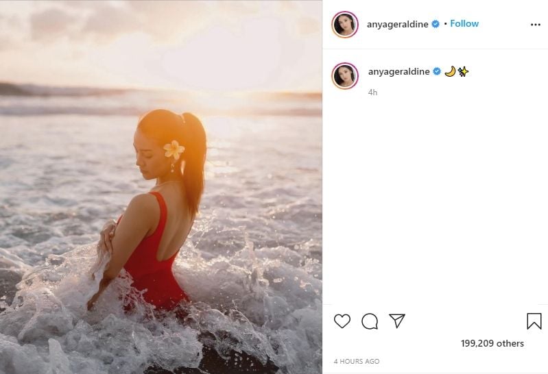 Anya Geraldine Unggah Foto di Pantai, Publik Malah Salfok Lihat Ombaknya. (Instagram/@anyageraldine)