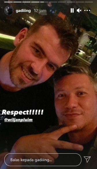 Gading Marten foto bareng Wiljan Pluim. (Instagram/@gadiiing).