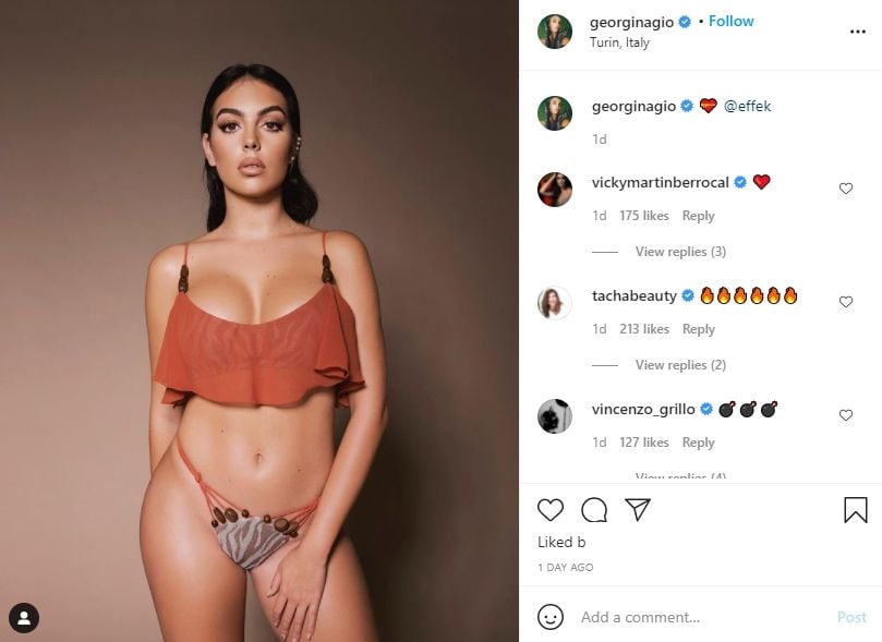 Georgina Rodriguez tampil seksi dalam pemotretan. (Instagram/georginagio)