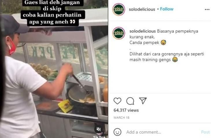 Viral Penjual Pempek Kantongi Benda Ini, Publik Auto Curiga. (Instagram/@solodelicious)