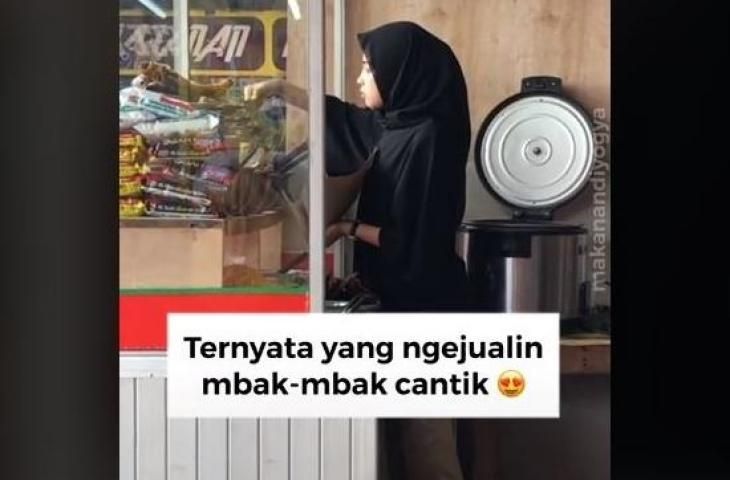 Nama Warung Masakan Padang Ini Bikin Salfok, Publik Kaget Pas Lihat Penjualnya. (TikTok/makandiyogya)