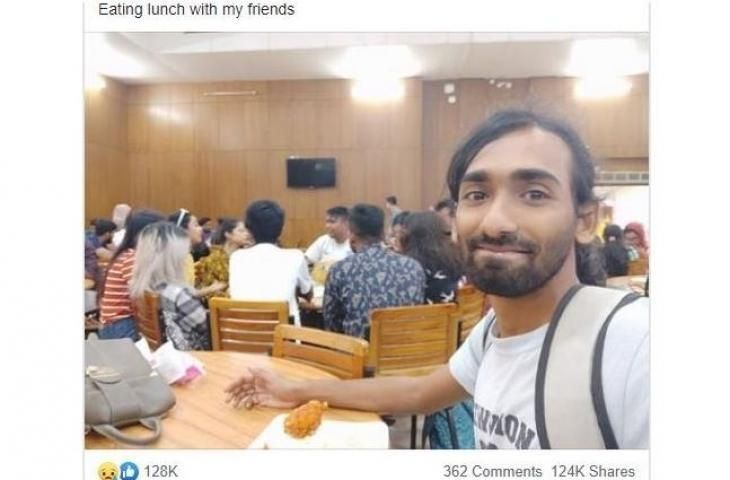 Postingan ''makan bersama teman'' ini malah dijadikan meme oleh netizen. (Facebook/ Wasi Noor Azam)