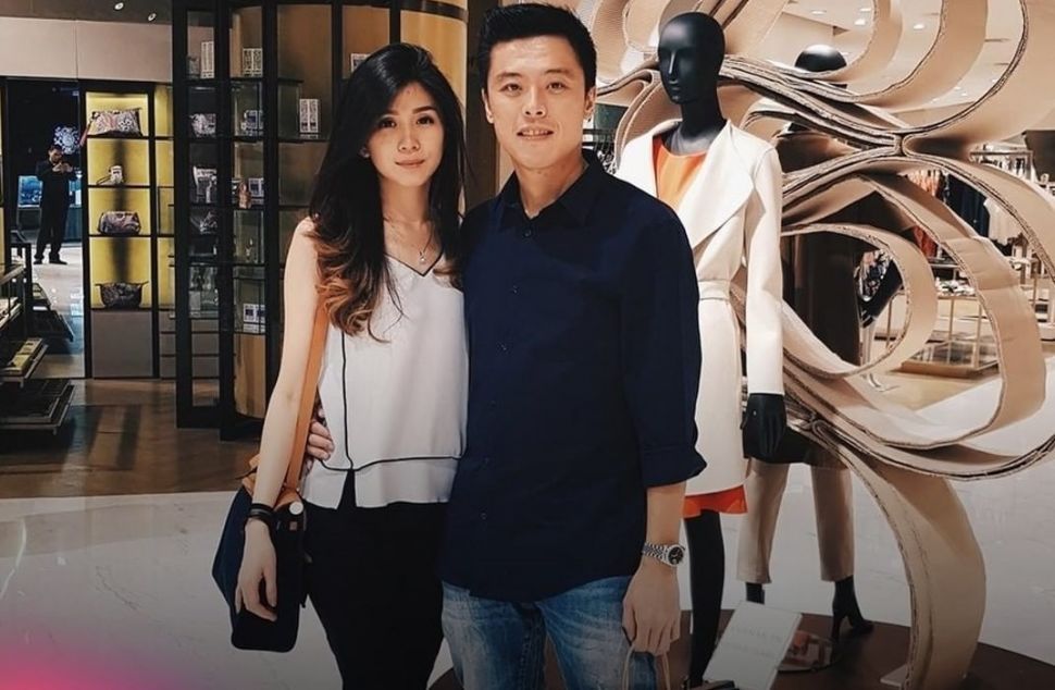 Kapten Vincent Raditya bersama istri, Novita Condro. [Instagram]