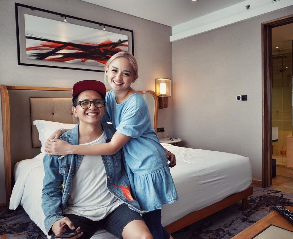 Joanna Alexandra dan suami, Raditya Oloan. [Instagram]