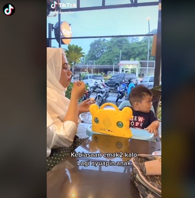 Makan bareng anak lupa lagi puasa (tiktok)