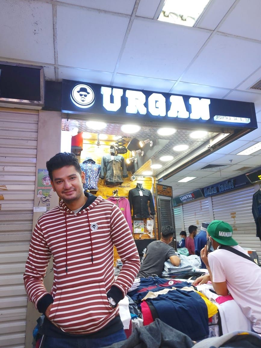 Kevin Hillers mengenakan hoodie dari Urgan. [dokumentasi pribadi]