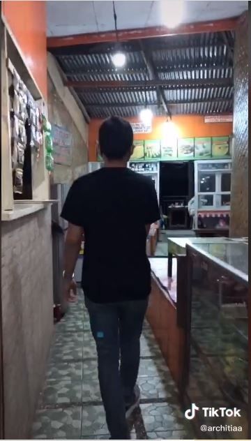 Suami rela ke Puncak malam-malam demi istri yang ingin Indomie rebus (TikTok @architiaa)