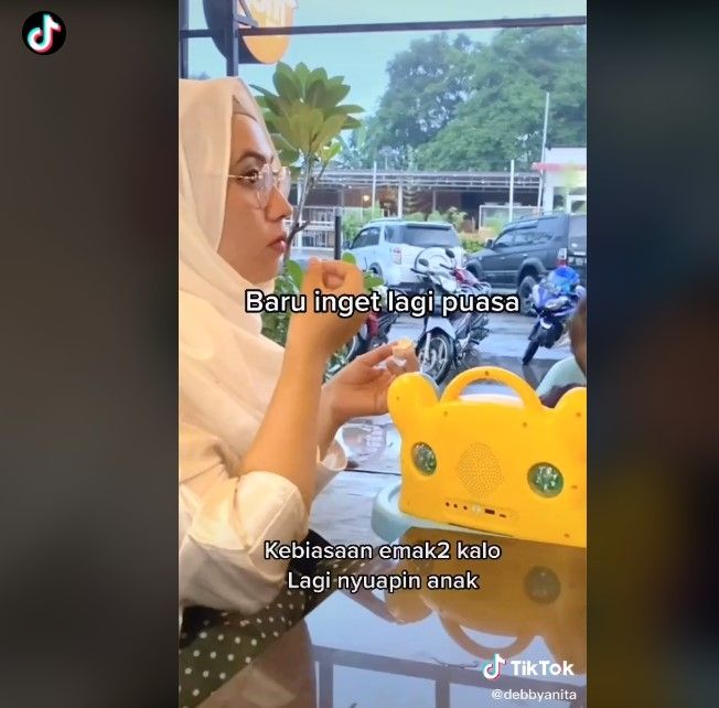 Makan bareng anak lupa lagi puasa (tiktok)