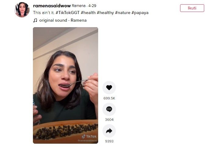 Ramena memakan biji pepaya (TikTok/Ramenasaidwow)