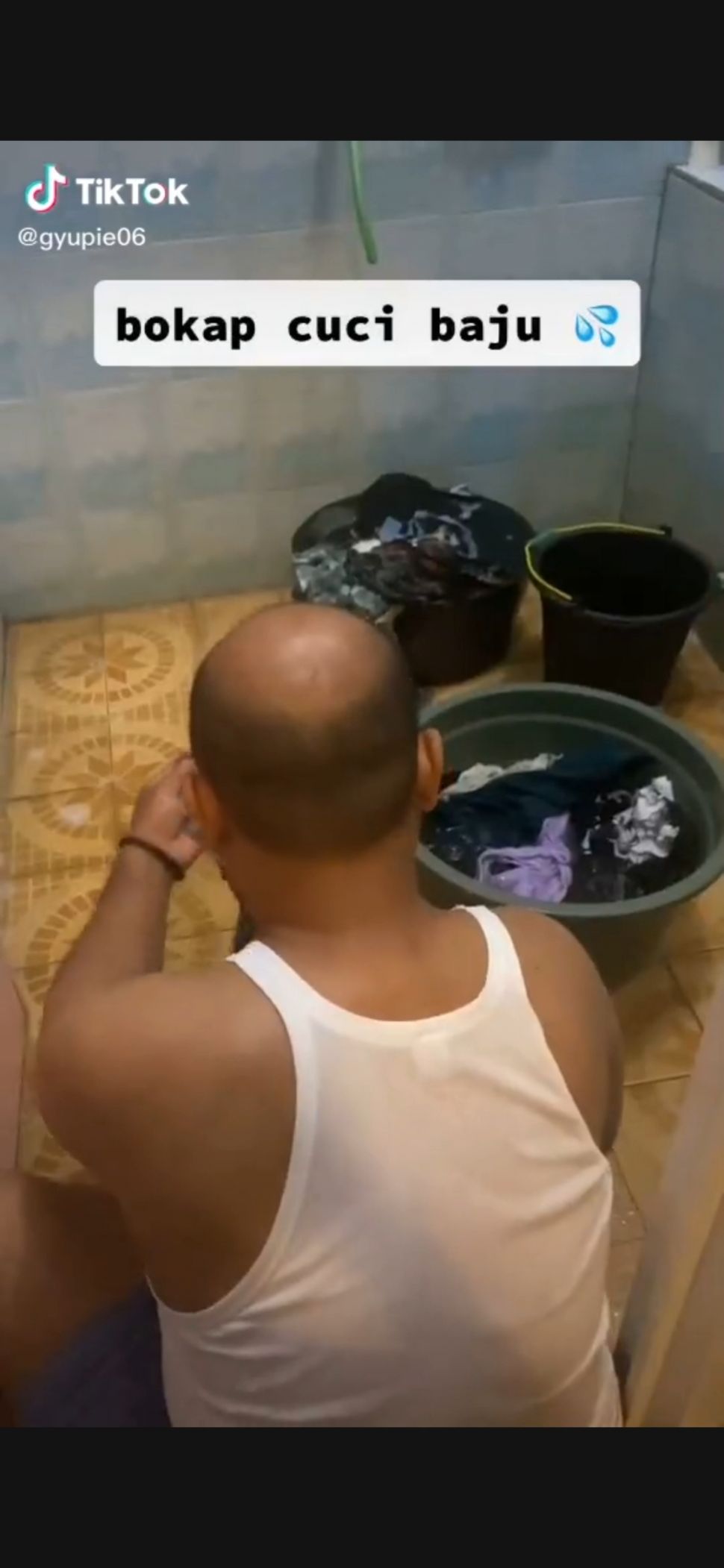 Keluarga beberes rumah setelah sahur. (Dok. TikTok)