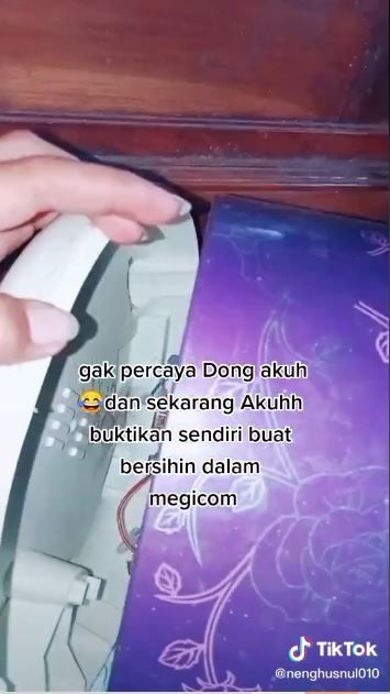 Membersihkan rice cooker (TikTok @nenghusnul010)