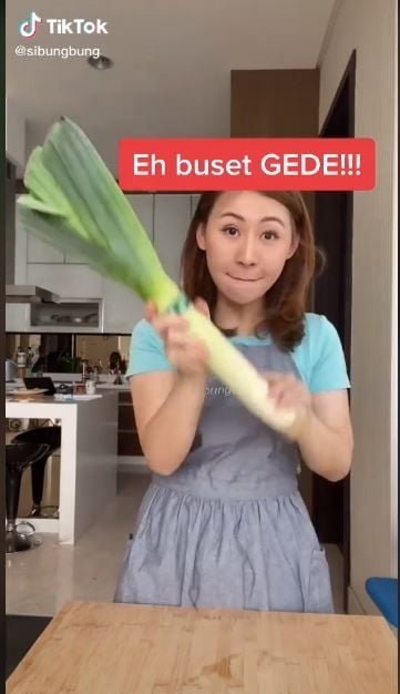 Daun bawang raksasa (TikTok @sibungbung)