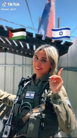 Viral video TikTok tentara wanita Israel. (Tiktok/@yael_deri1)