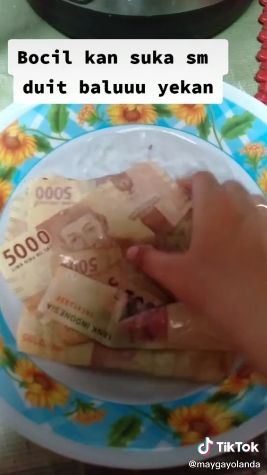 Wanita cuci uang agar terlihat baru. (Tiktok/@maygayolanda)