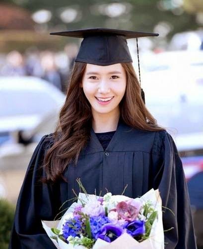 5 Potret Wisuda Artis Korea Song Joong Ki Sampai Yoona Snsd