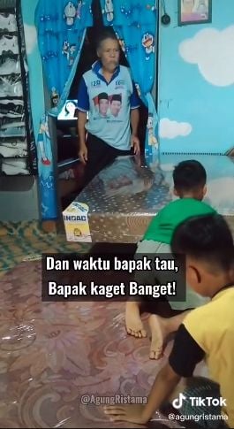 Anak beli kasur untuk orang tua. (Tiktok/@agungristama)