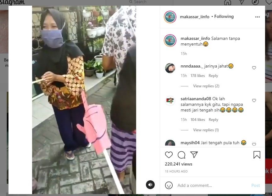 Salaman pakai jari tengah (IG/makassar_iinfo0