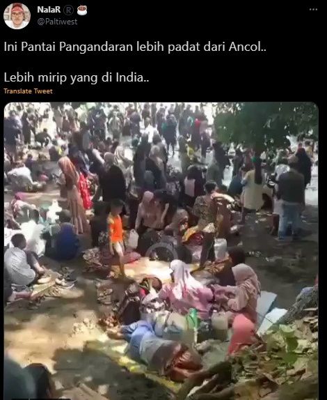 Situasi Mengerikan Kerumunan di Pantai Pangandaran. (Twitter/@Paltiwest)