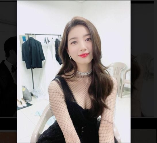 Bae Suzy di Baeksang Arts Awards. [Instagram/skuukzky]