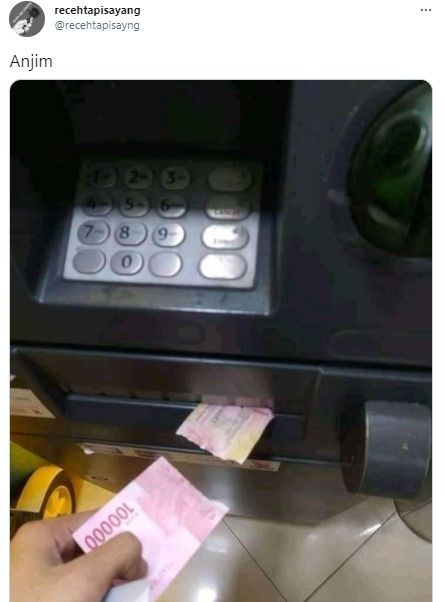 Tarik uang di mesin ATM malah robek (Twitter/recehtapisayng)