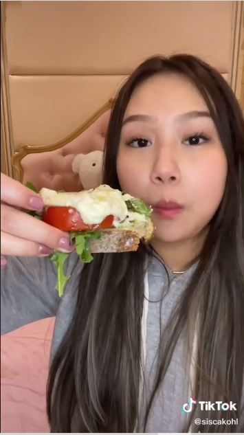 Sisca Kohl masak pakai keju buratta (TikTok @siscakohl)