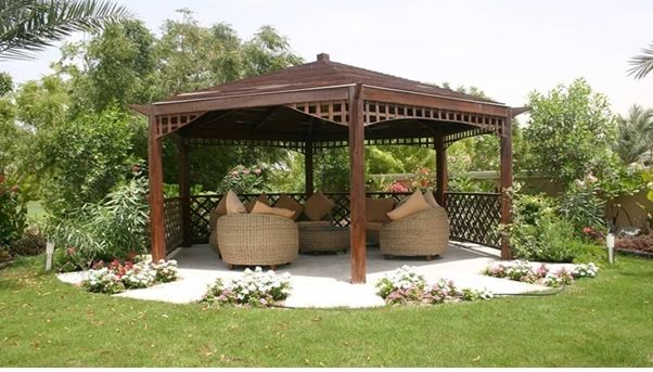 Gaya tradisional minimalis pada gazebo  bisa tetap elegan dan kekinian. (Pinterest)