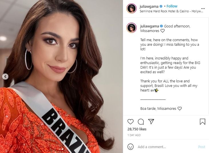 Potret Julia Gama di ajang Miss Universe 2020. (Instagram/juliawgama)