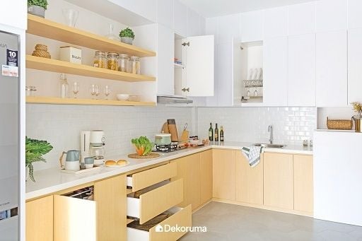 Backsplash Dapur. (Dekoruma)