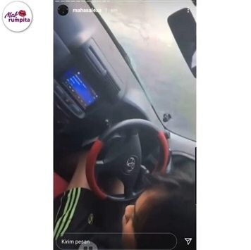 Pemuda Nyetir Mobil Ugal-Ugalan, Endingnya Ngenes Banget. (Instagram)