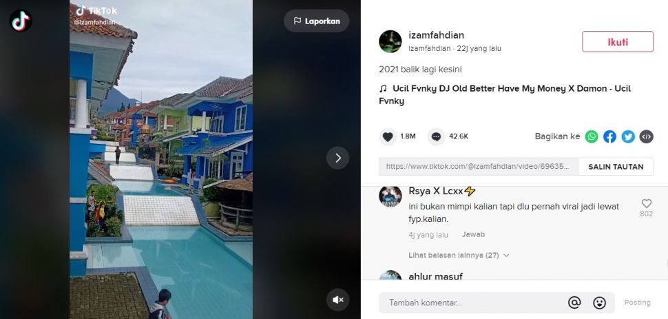 Viral Jalan Kompleks Perumahan Disulap Jadi Kolam Renang. (Tiktok/@izammfahdian)