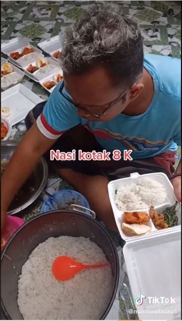 Nasi kotak Rp8.000 (TikTok @mantunebuasri)