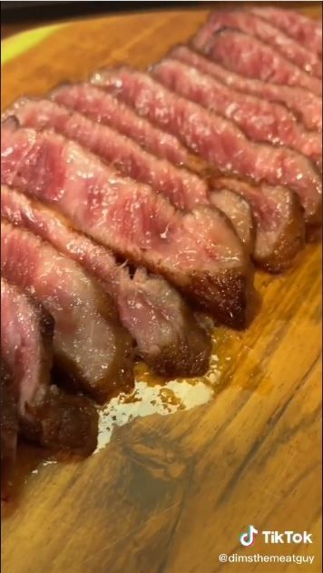 30 days dry aged olive wagyu A5 (TikTok @dimsthemeatguy)