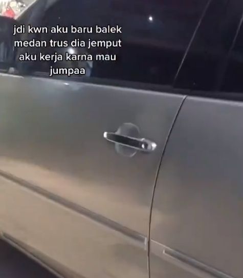 Salah masuk mobil. (Tiktok/@dagelan)