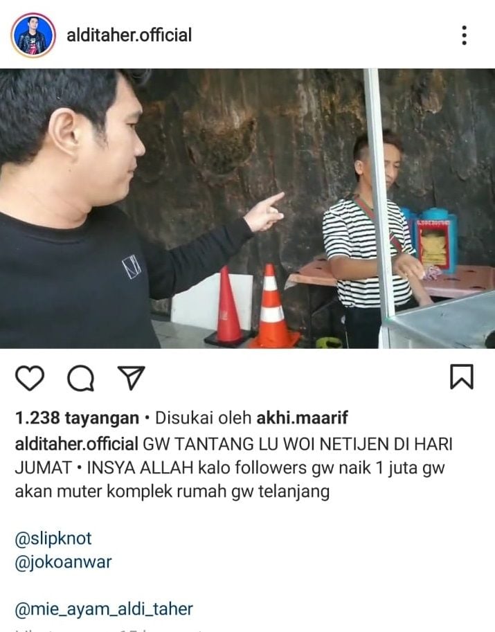 Aldi Taher rela telanjang demi satu juta followers. [Instagram]