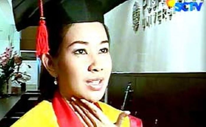 Potret wisuda presenter Indonesia Alya Rohali. (YouTube)