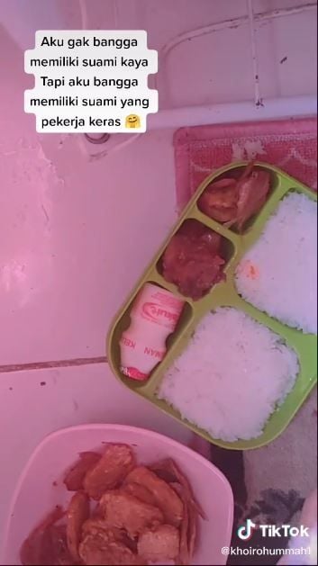 Bekal untuk suami yang merupakan driver ojol (TikTok @khoirohummah1)