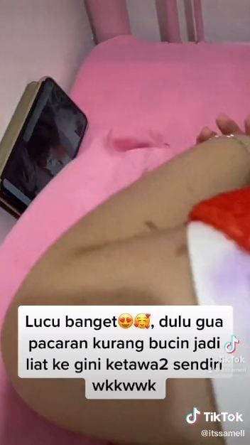 Kakak pergoki adik tidur bareng pacar. (Tiktok/@itssamell)