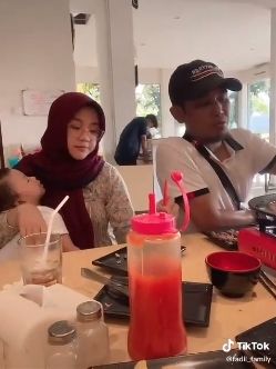 Momen aku istri pertama dengan dua istri lainnya. (Tiktok/@fadil_family)